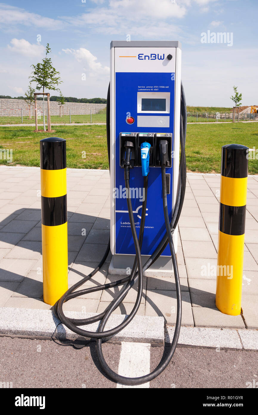 Elektrische auto Tankstelle auf Autobahn A8, Service station Fürholzen, Bayern, Deutschland Stockfoto