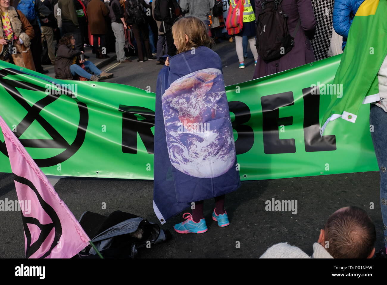 London, Großbritannien. 31. Oktober, 2018. Klima Demonstranten Aussterben Rebellion sammeln im Parlament Platz für Ihre "Erklärung der Rebellion" Credit: Londonphotos/Alamy leben Nachrichten Stockfoto