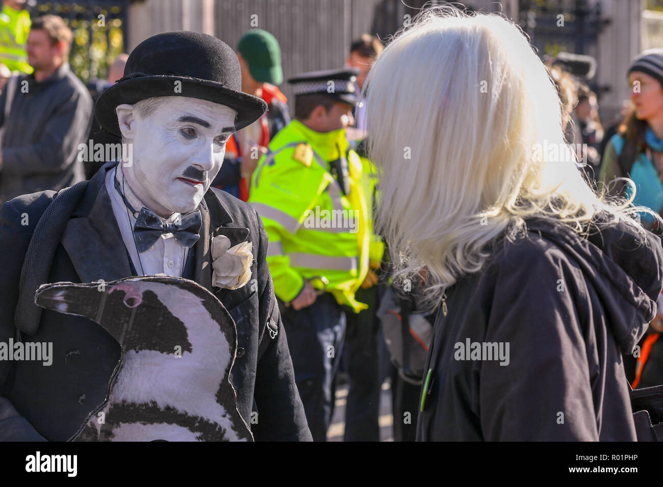 London, Großbritannien, 31. Oktober 2018 die Demonstranten die Straße vor dem Unterhaus Block mit Ein Aufruf zu direkter Aktion über Umweltfragen. Wie fracking. Kredit Ian Davidson/Alamy leben Nachrichten Stockfoto