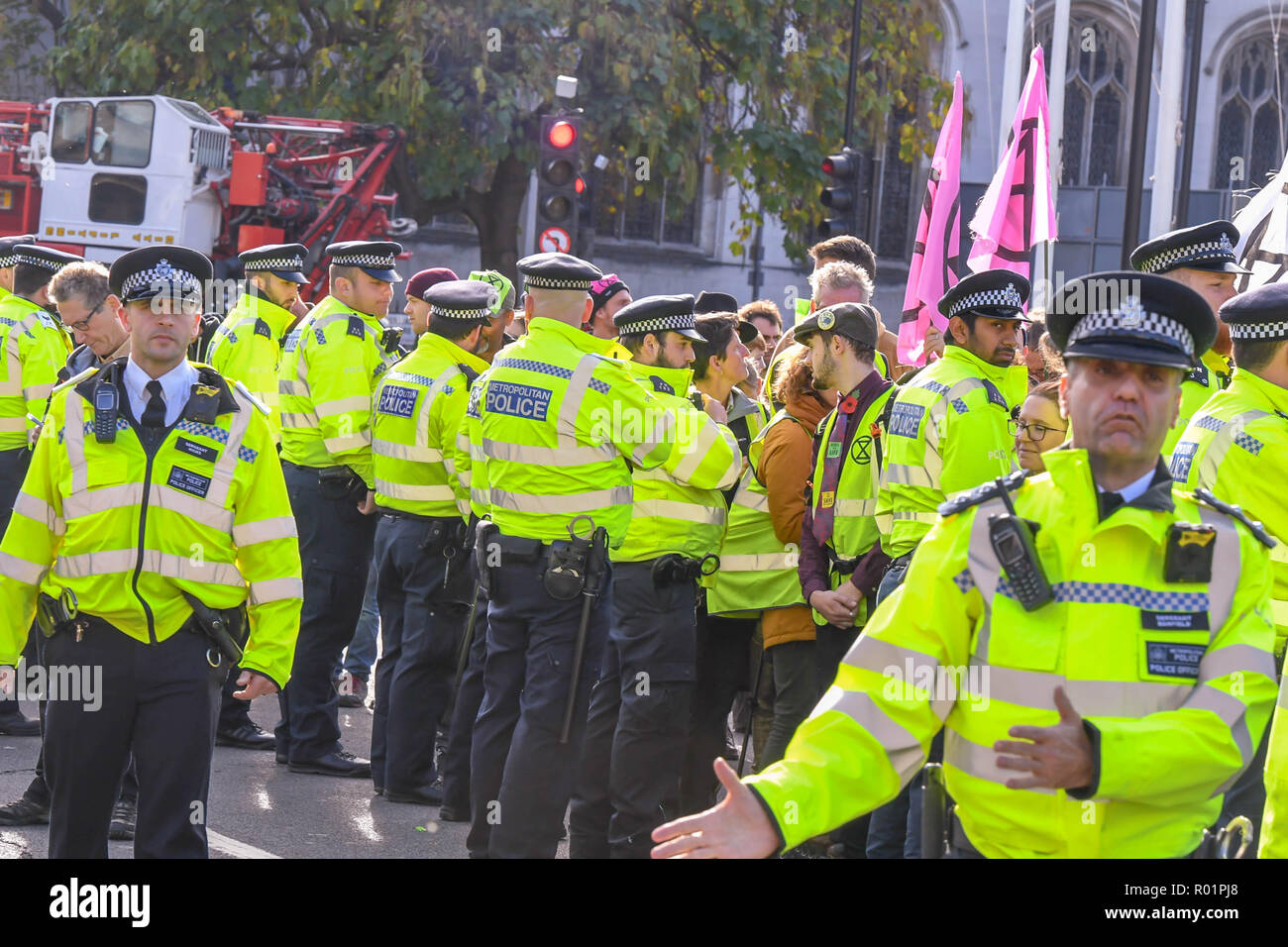 London, Großbritannien, 31. Oktober 2018 die Demonstranten die Straße vor dem Unterhaus Block mit Ein Aufruf zu direkter Aktion über Umweltfragen. Wie fracking zu stark kontrolliert Demonstration. Kredit Ian Davidson/Alamy leben Nachrichten Stockfoto