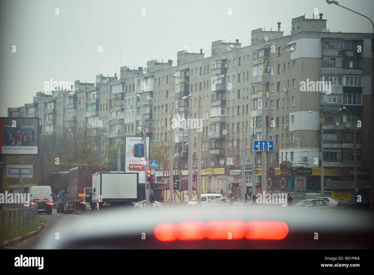 Charkow, Ukraine. 29 Okt, 2018. Ein Block von Häusern entlang der Hauptstraße. Alltag hat, um die Stadt für das Volk wieder nach Zusammenstößen zwischen dem Ukrainischen Militär- und pro-russische Separatisten. Credit: Gregor Fischer/dpa/Alamy leben Nachrichten Stockfoto