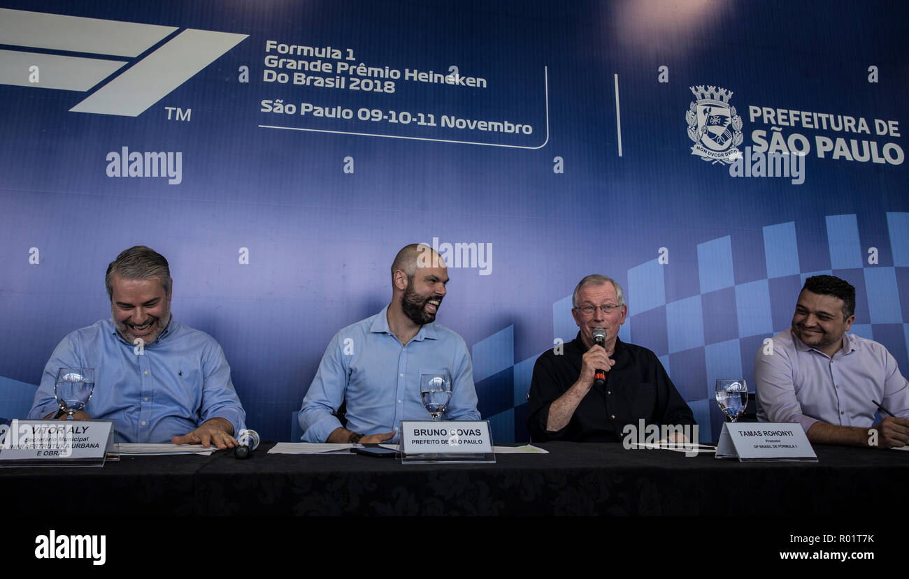 SÃO PAULO, SP - 31.10.2018: BRUNO COVAS COLETIVA GP BRASILIEN F1 - Pressekonferenz der Brasilianischen Formel 1-Grand Prix wurde mit der Teilnahme der Bürgermeister der Stadt São Paulo, Bruno Covas, der kommunalen Serienobjekte Vitor Aly, städtische Infrastruktur gehalten und arbeitet, Orlando Farias, Tourismus und der Veranstalter des Ereignisses, Tamas Rohonyi, am Mittwoch morgen, 31. Oktober, am Autodromo de Interlagos, in São Paulo. (Foto: Van Campos/Fotoarena) Stockfoto