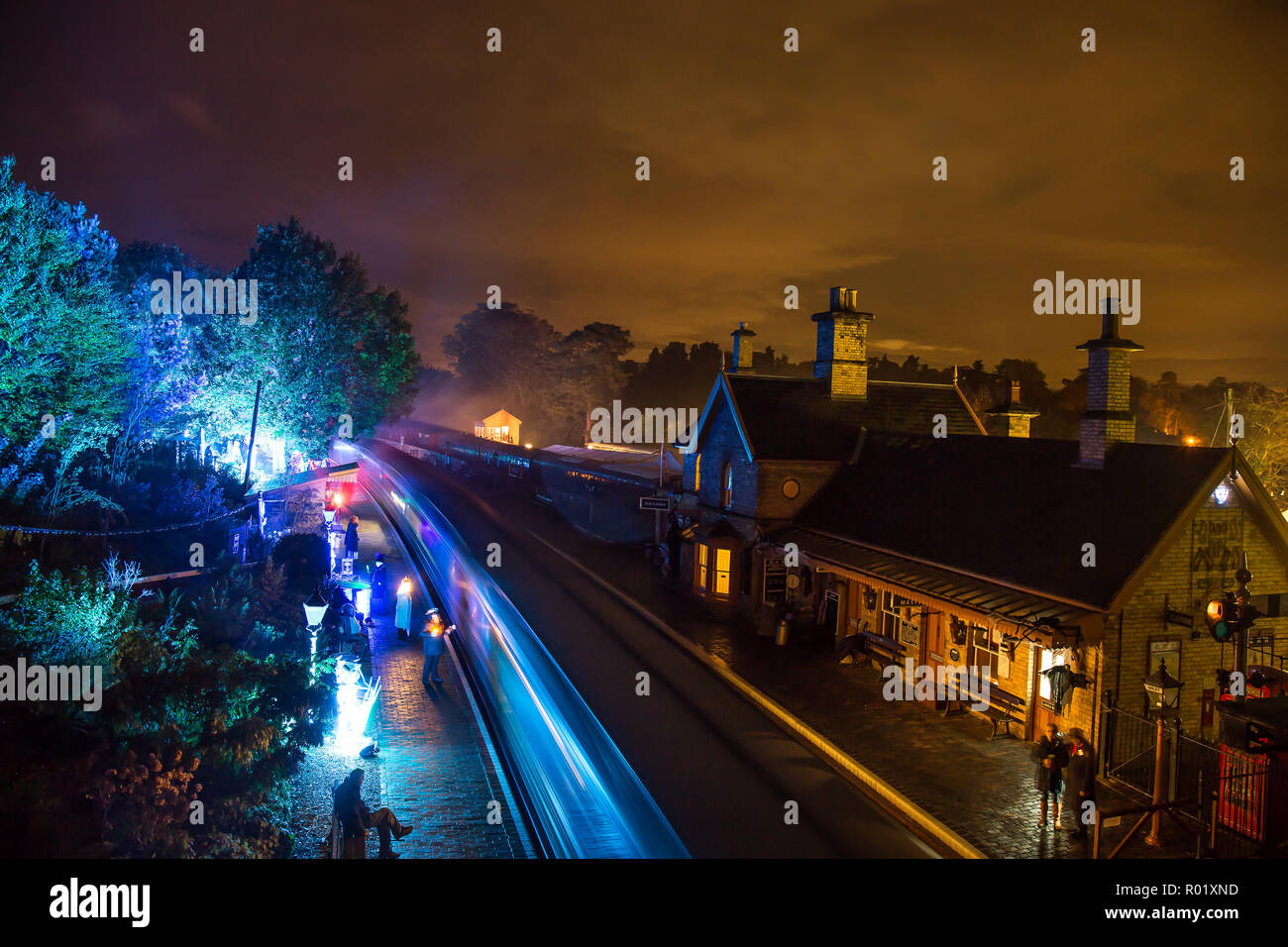 Arley, UK. 31. Oktober, 2018. Gruselige Geschichten, die auf dem Board sind die Severn Valley Railway heute Abend als Halloween ist nach uns. Eine besondere Nacht Service läuft zwischen Treffurt und Arley für diejenigen Seelen, die mutig genug sind, die dunkle Fahrt die lebenden Toten zu Gesicht zu nehmen. Quelle: Lee Hudson/Alamy leben Nachrichten Stockfoto