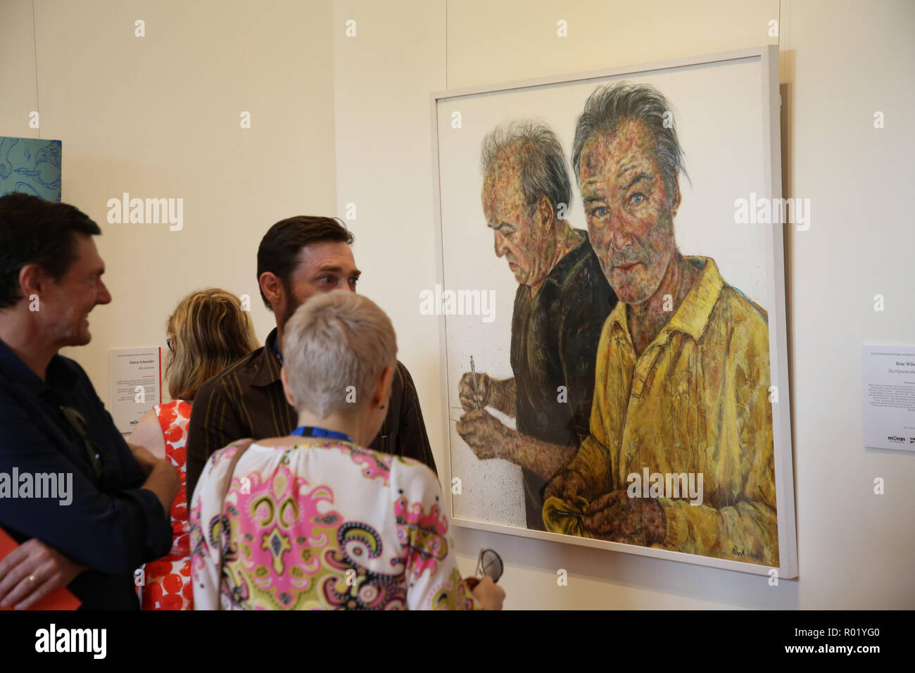 Sydney, Australien. 1. November 2018. Artist Lynn Savery war als der Sieger der Doug Moran National Portrait Prize, Australiens reichsten Kunstpreis im Wert von $ 150.000 angekündigt, bei einer Medienveranstaltung im Juniper Hall in Paddington. Das 1988 gegründete Doug Moran National Portrait Prize wird geglaubt, der weltweit wertvollsten portrait Preis zu sein. Er ersucht die Einträge der ursprünglichen Arbeiten von australischen Künstlern, Australier Erfassung aus allen Bereichen des Lebens, ob eine öffentliche Figur oder jemand aus Ihrem eigenen Kreis der Erfahrung. Im Bild: Arbeiten der Finalisten auf der Anzeige. Credit: Richard Milnes/Alamy Live N Stockfoto