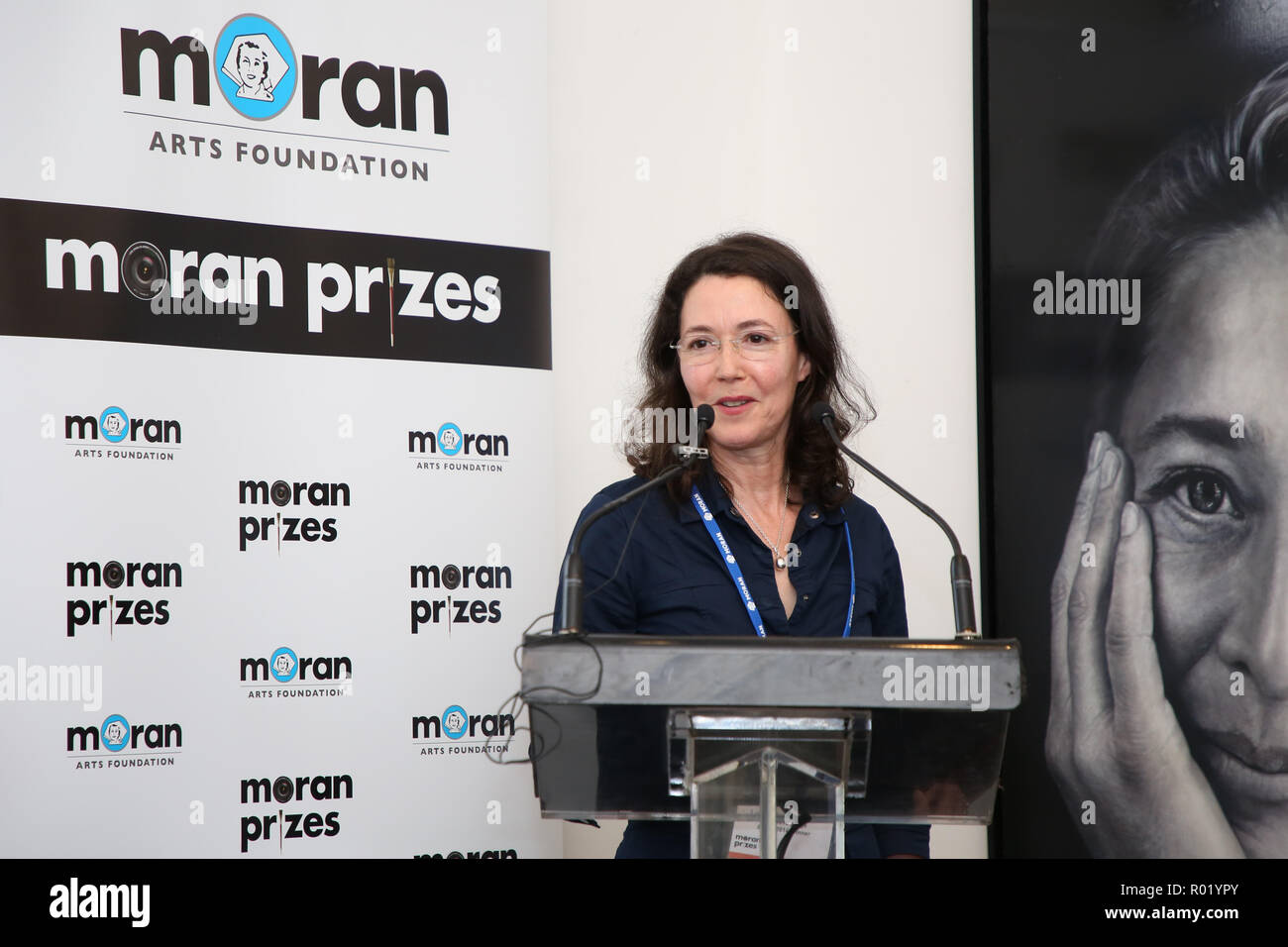 Sydney, Australien. 1. November 2018. Artist Lynn Savery war als der Sieger der Doug Moran National Portrait Prize, Australiens reichsten Kunstpreis im Wert von $ 150.000 angekündigt, bei einer Medienveranstaltung im Juniper Hall in Paddington. Das 1988 gegründete Doug Moran National Portrait Prize wird geglaubt, der weltweit wertvollsten portrait Preis zu sein. Er ersucht die Einträge der ursprünglichen Arbeiten von australischen Künstlern, Australier Erfassung aus allen Bereichen des Lebens, ob eine öffentliche Figur oder jemand aus Ihrem eigenen Kreis der Erfahrung. Im Bild: Louise Hearman, Künstler und einer der Richter spricht vor dem announci Stockfoto