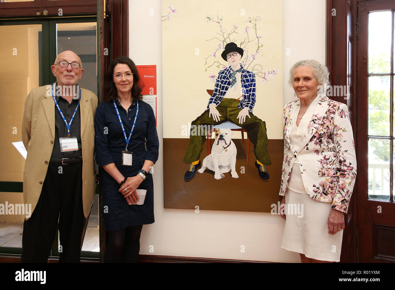 Sydney, Australien. 1. November 2018. Artist Lynn Savery war als der Sieger der Doug Moran National Portrait Prize, Australiens reichsten Kunstpreis im Wert von $ 150.000 angekündigt, bei einer Medienveranstaltung im Juniper Hall in Paddington. Das 1988 gegründete Doug Moran National Portrait Prize wird geglaubt, der weltweit wertvollsten portrait Preis zu sein. Er ersucht die Einträge der ursprünglichen Arbeiten von australischen Künstlern, Australier Erfassung aus allen Bereichen des Lebens, ob eine öffentliche Figur oder jemand aus Ihrem eigenen Kreis der Erfahrung. Bild, L-R: Daniel Thomas bin, Louise Hearman (Richter) und Greta Moran (Richter) p Stockfoto