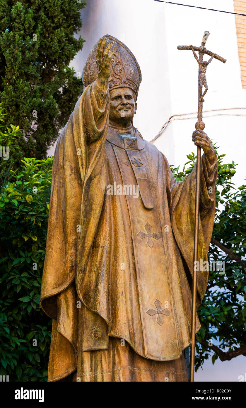 Statue von Papst Johannes Paul II., 1920 - 2005 an der Plaza Virgen de los Reyes in Sevilla, Spanien Stockfoto
