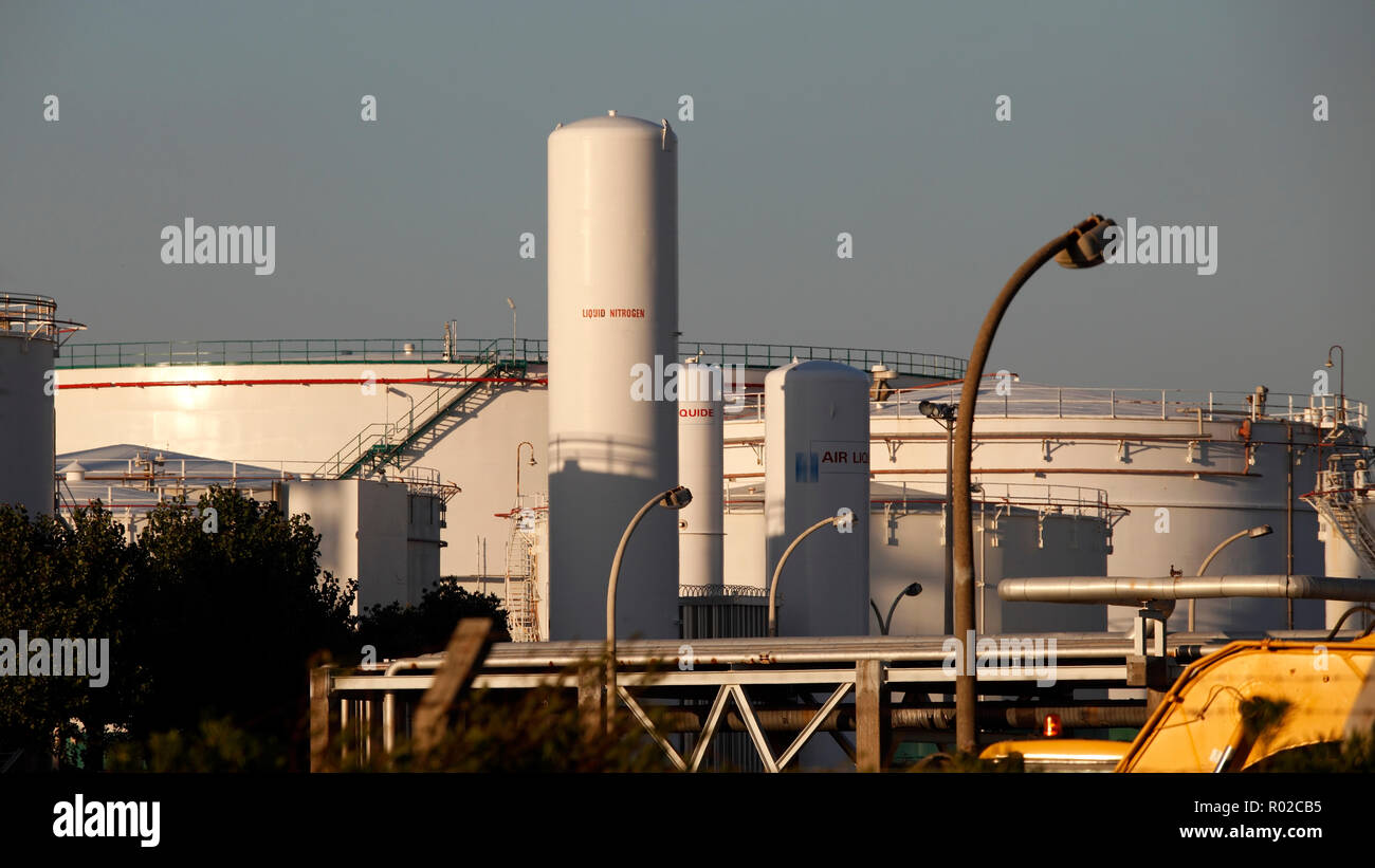 Industrielle Behälter für Öl, flüssige Luft und Stickstoff Stockfoto