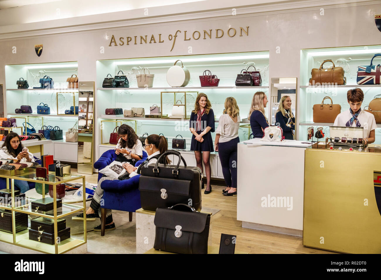 London England, Großbritannien, Marylebone, Kaufhaus Selfridges, Einkaufsshopper Einkaufsshopper Geschäfte Marktmärkte Marktplatz Kauf Verkauf, Einzelhandelsgeschäfte Stockfoto