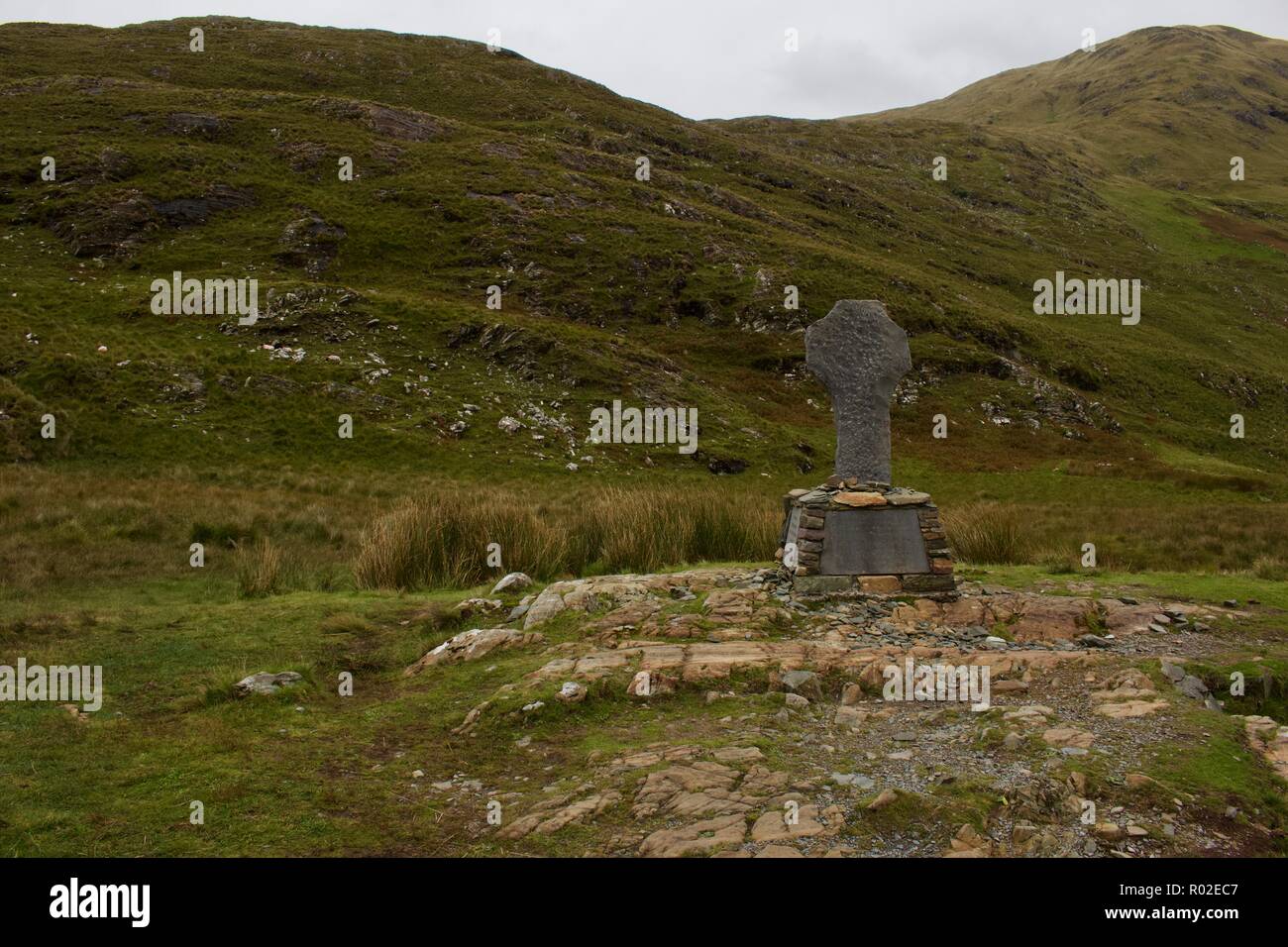 Ansicht des Hungers Gedenkstein Denkmal in Doo Lough Tal, in die Connemara Region von Irland Stockfoto