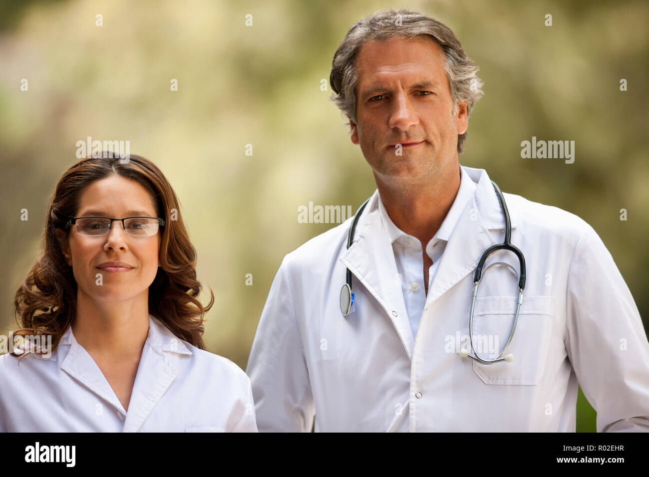 Portrait von männlichen und weiblichen Arzt. Stockfoto