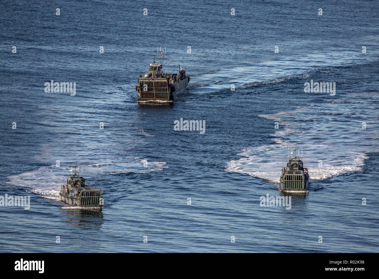 Eine Mark II Landing Craft Utility mit zwei Landing Craft Fahrzeuge für Personal von der Königlichen Niederländischen Marine am Tag der NATO-Übung Trident Stelle in Norwegen, Trondheim am 30. Oktober 2018. Mit rund 50.000 Mitarbeitern in Trident Zeitpunkt 2018 teilnehmen, es ist eines der größten NATO-Übungen in den letzten Jahren. Rund 250 Flugzeuge, 65 Schiffe und mehr als 10.000 Fahrzeuge an der Übung in Norwegen beteiligt sind. Foto: SGM Marco Dorow, Bundeswehr Stockfoto