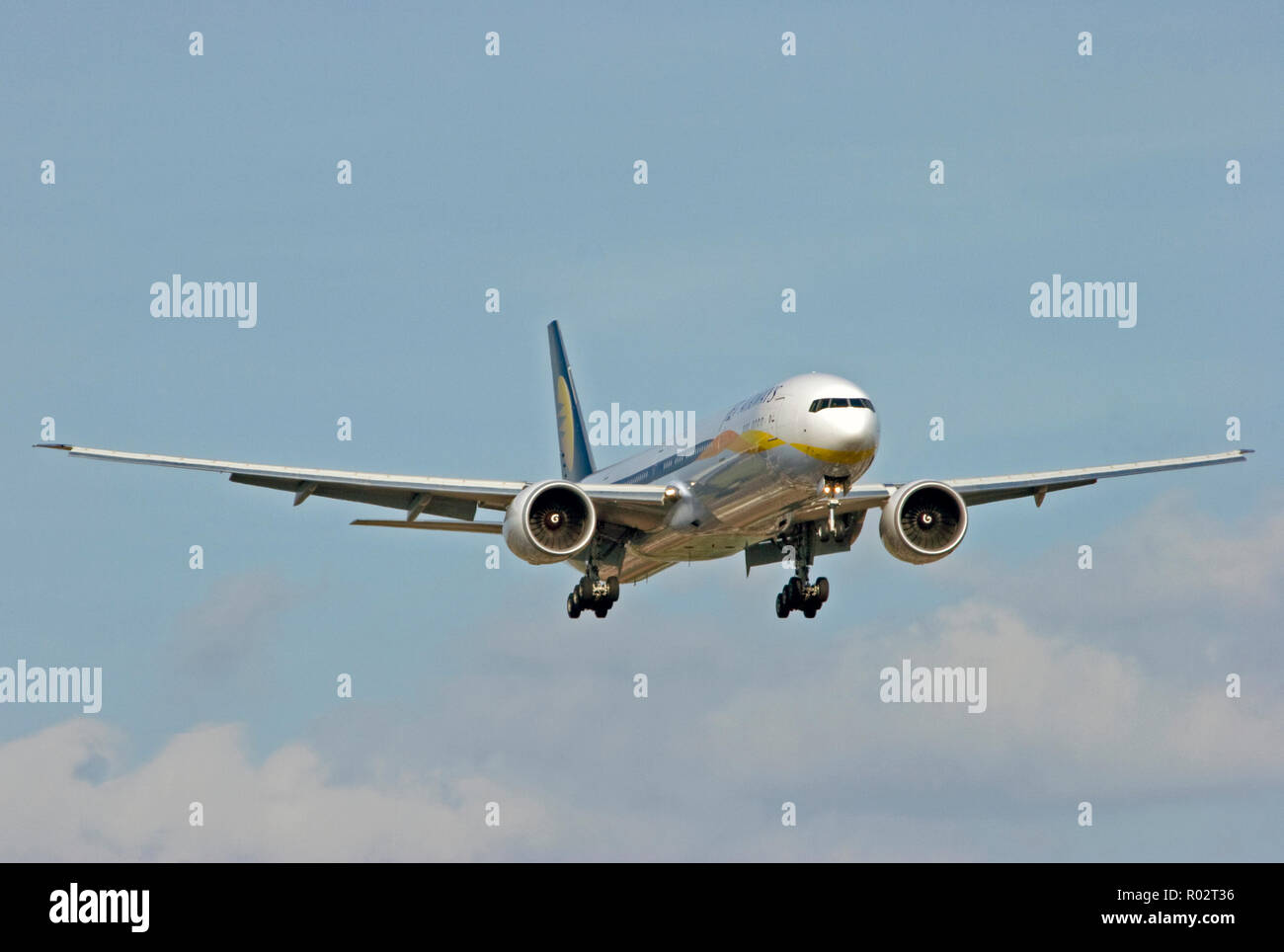 Jet Airways Boeing 777-35 RER Landung am Flughafen London Heathrow. Stockfoto