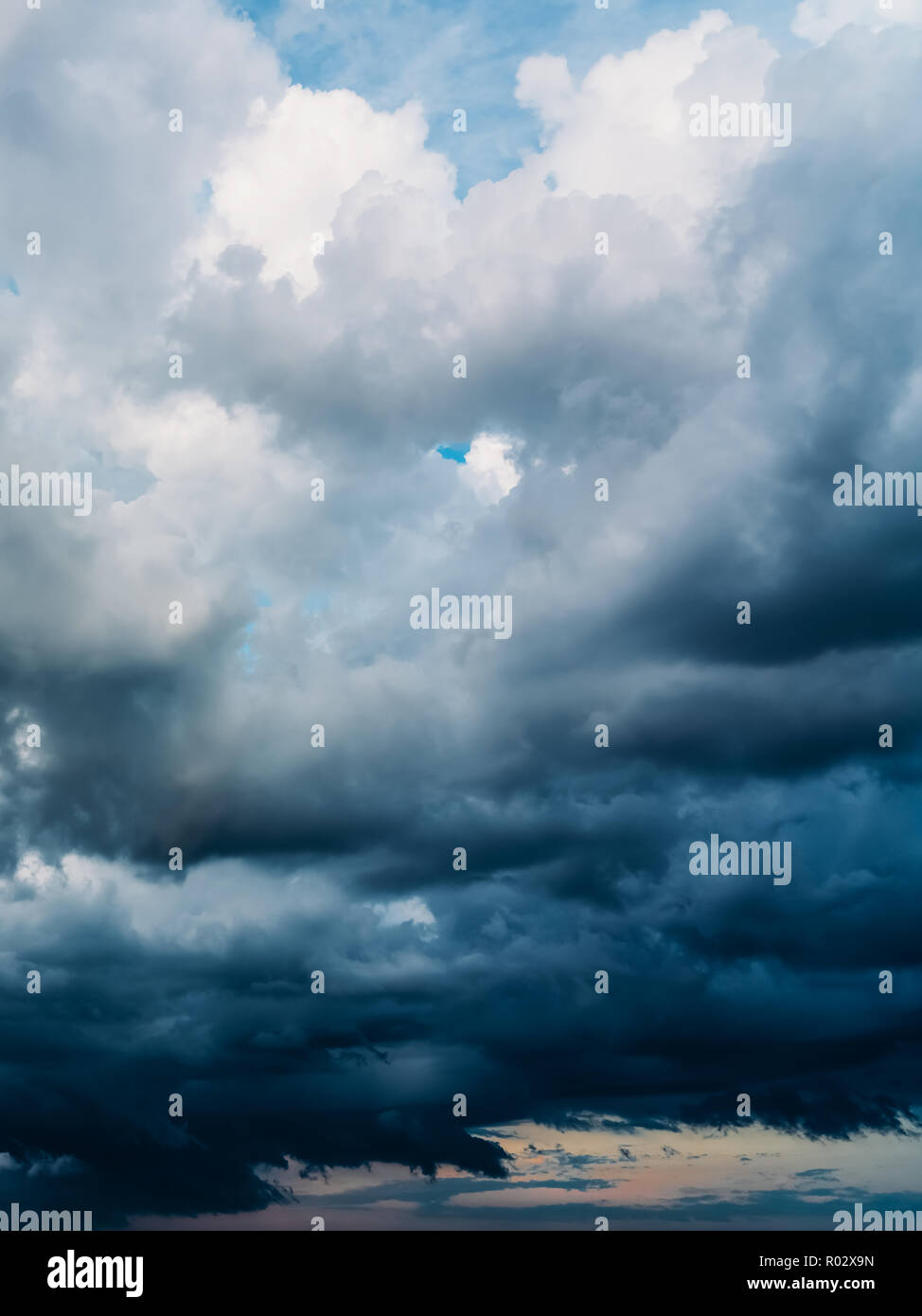 Regen, Sturm, Wolken am Himmel Stockfoto