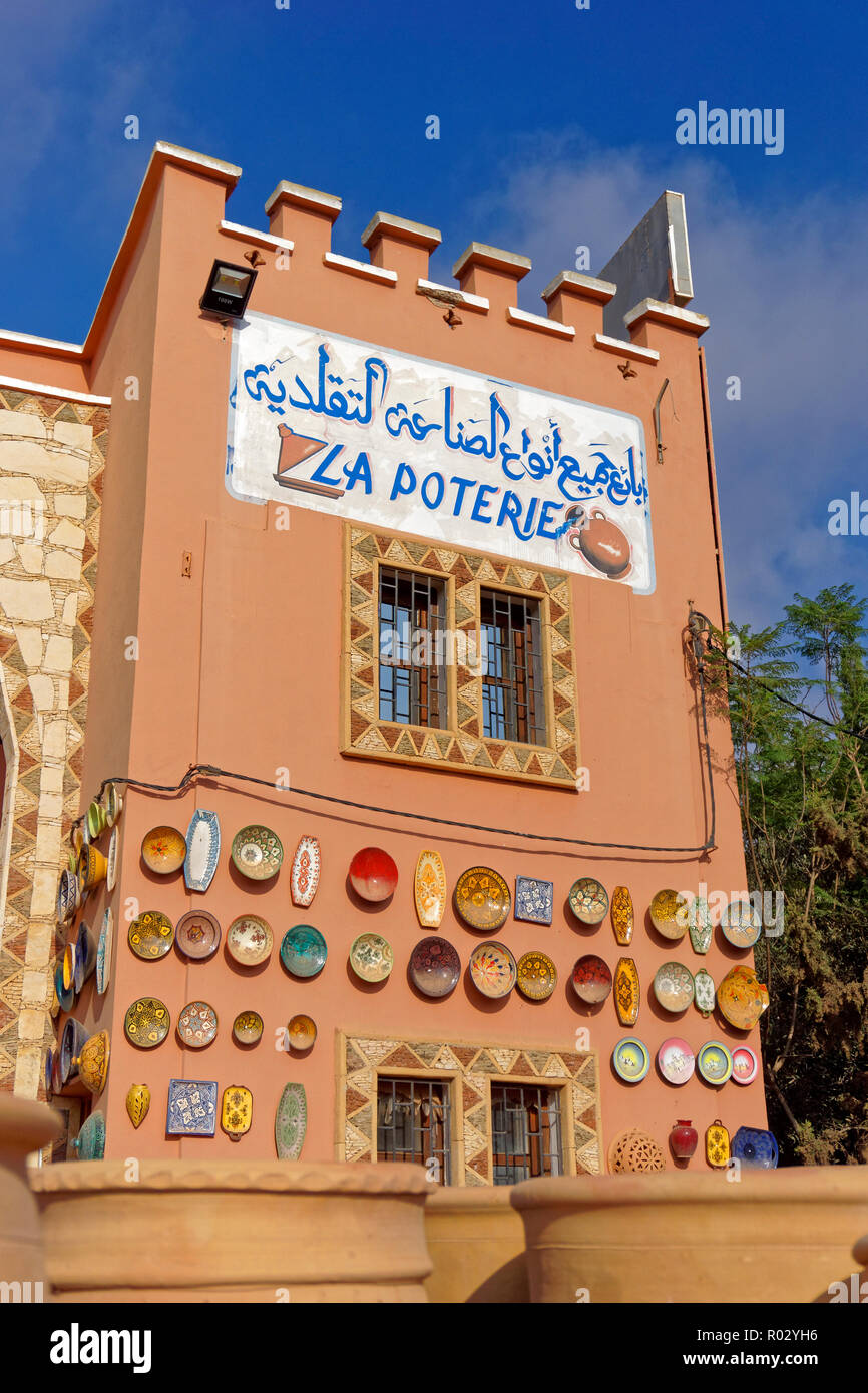 Keramikfabrik und Shop zwischen Agadir und Tiznit im Souss-Massa, Marokko. Stockfoto