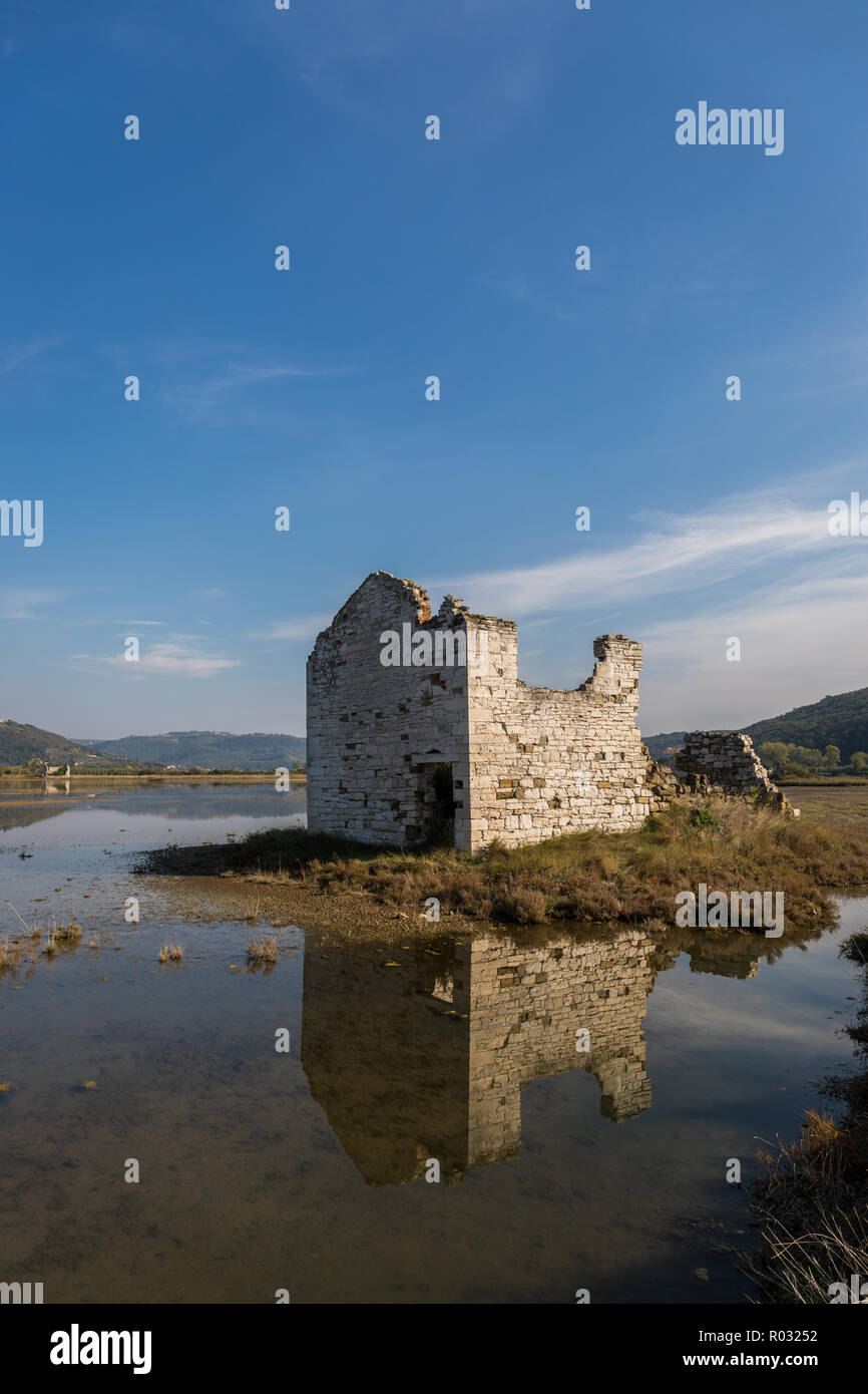 Abgebrochene Salz - pan Haus am Naturpark Secovlje Salina, Slowenien Stockfoto