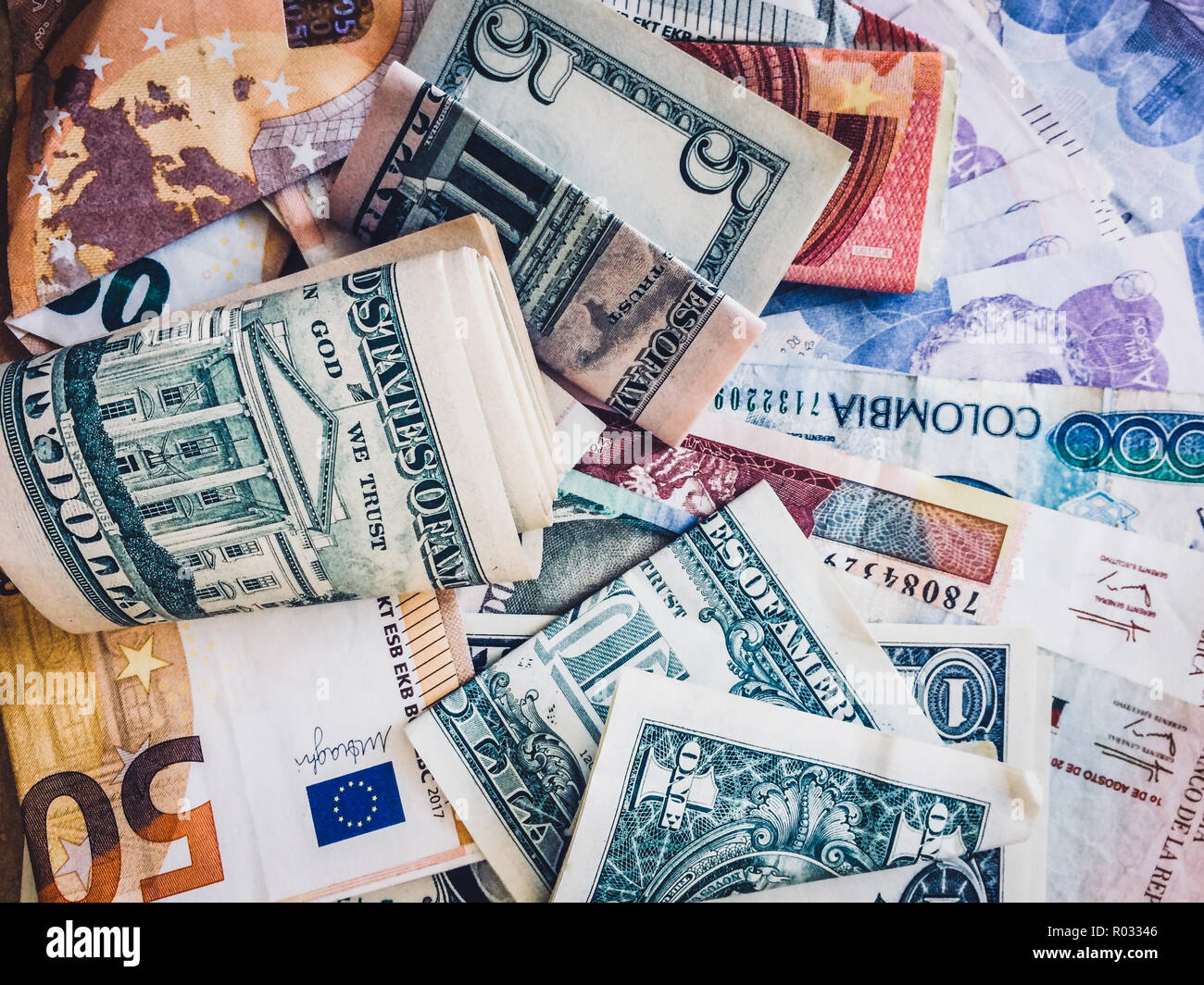 Bargeld, Euro, US-Dollar und Kolumbianische Pesos Stockfoto