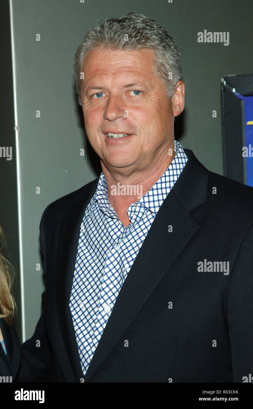 Roger Donaldson (Regie) ANKUNFT IN DER WELT FATEST indischen Premiere auf der AFI Fest am Cinerama Dome in Los Angeles. November 8, 2005. DonaldsonRoger 076 Red Carpet Event, Vertikal, USA, Filmindustrie, Prominente, Fotografie, Bestof, Kunst, Kultur und Unterhaltung, Topix Prominente Fashion/Vertikal, Besten, Event in Hollywood Leben - Kalifornien, Roter Teppich und backstage, USA, Film, Stars, Film Stars, TV Stars, Musik, Promis, Fotografie, Bestof, Kunst, Kultur und Unterhaltung, Topix, headshot, vertikal, eine Person aus dem Jahr 2005, Anfrage Stockfoto