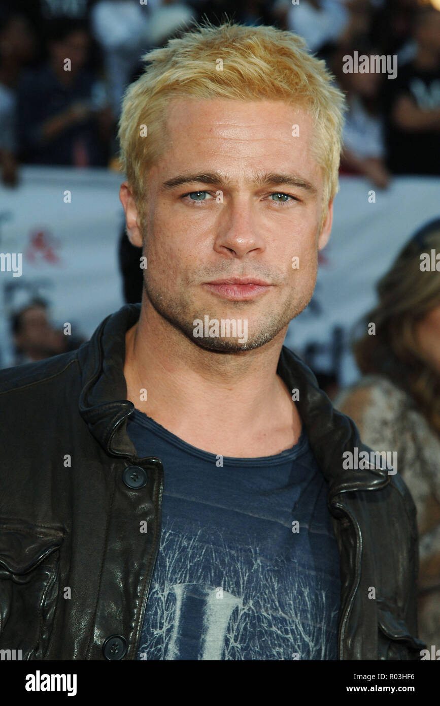 Brad Pitt an der Herr & Frau Smith Premiere auf dem Westwood Village Theater in Los Angeles. Juni 7, 2005. 19 PittBrad 015 Red Carpet Event, Vertikal, USA, Filmindustrie, Prominente, Fotografie, Bestof, Kunst, Kultur und Unterhaltung, Topix Prominente Fashion/Vertikal, Besten, Event in Hollywood Leben - Kalifornien, Roter Teppich und backstage, USA, Film, Stars, Film Stars, TV Stars, Musik, Promis, Fotografie, Bestof, Kunst, Kultur und Unterhaltung, Topix, headshot, vertikal, eine Person aus dem Jahr 2005, Anfrage tsuni@Gamma-USA.com Stockfoto