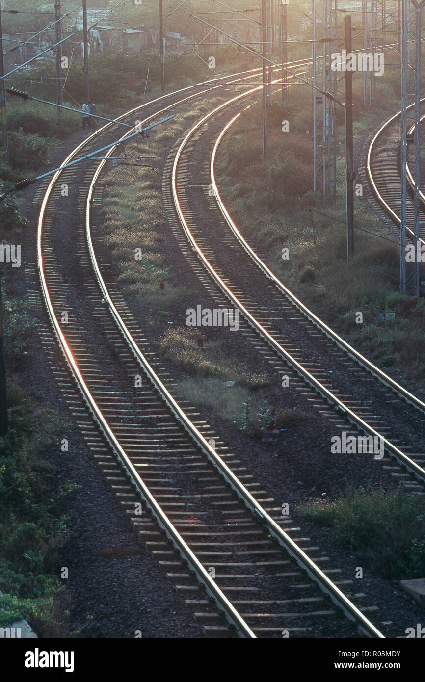 Gleise bei Sonnenuntergang, Chennai, Tamil Nadu, Indien, Asien Stockfoto