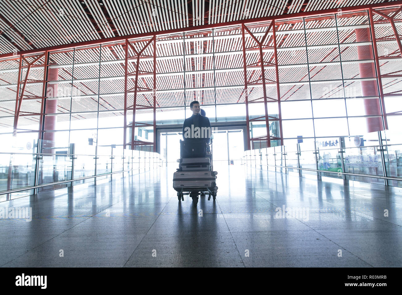 Geschäftsmann am Flughafen Stockfoto