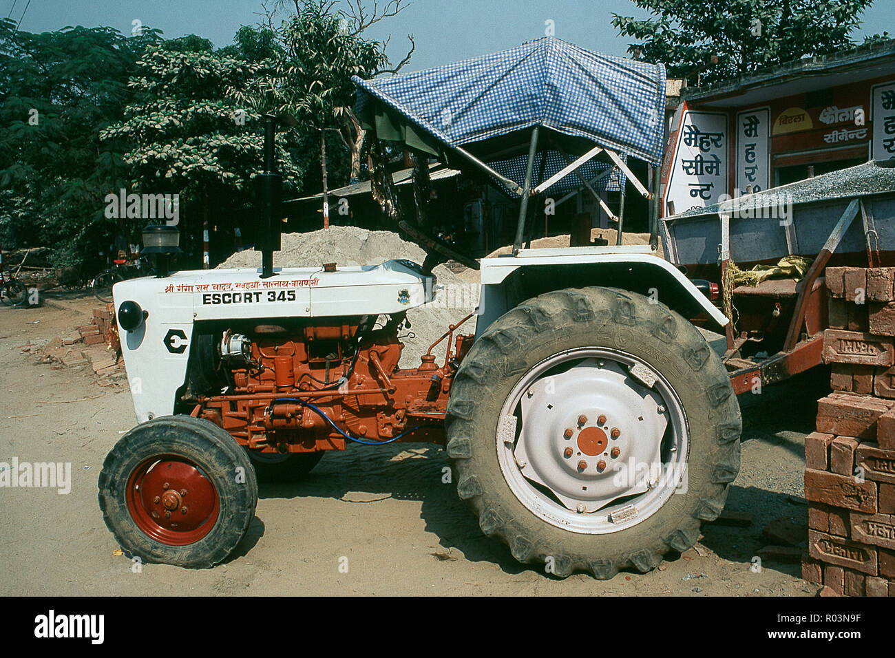 Escorts 345, Traktor, Sarnath, Varanasi, Uttar Pradesh, Indien, Asien Stockfoto