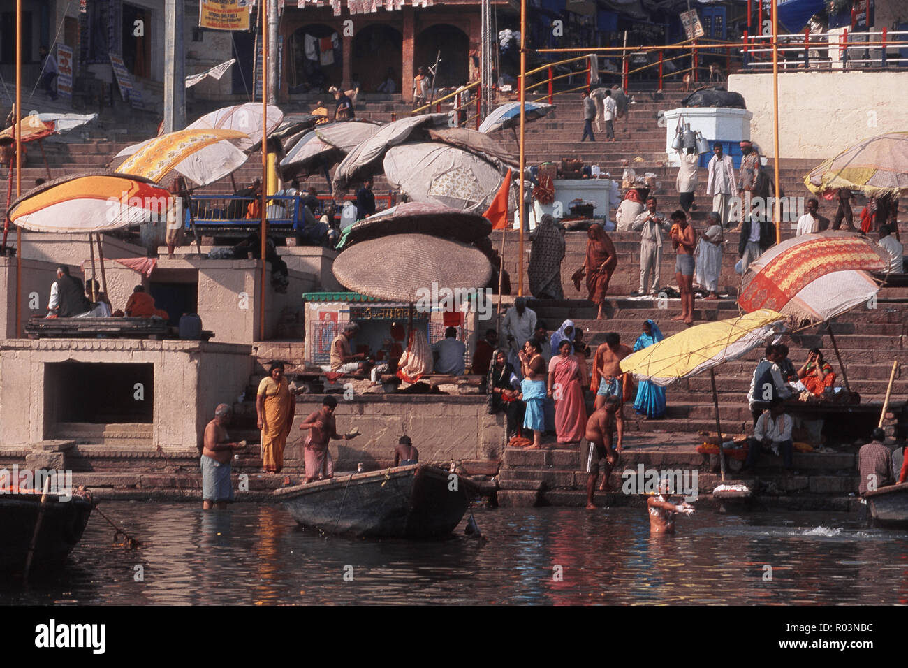 Verschiedene Aktivitäten, Dasaswamedha Ghat, Flusses Ganga, Varanasi, Uttar Pradesh, Indien, Asien Stockfoto