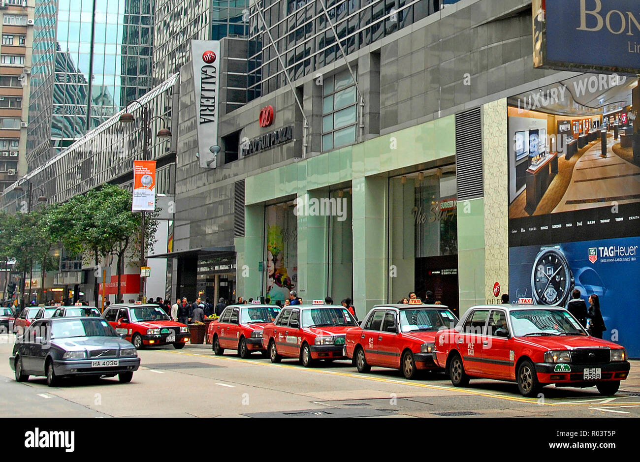 Street Scene, Queue von Taxis, Tsin Sha Tsui, Kowloon, Hongkong, China Stockfoto