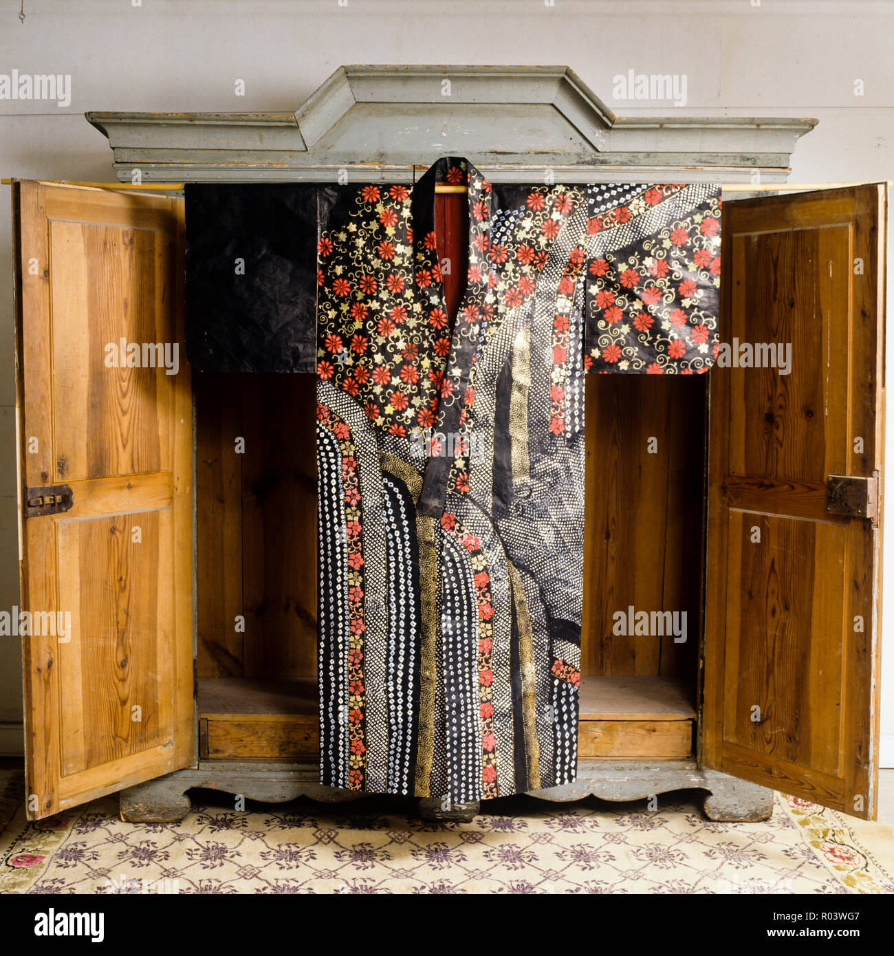 Orientalische Papier Robe von Isabelle de Borchgrave Stockfoto