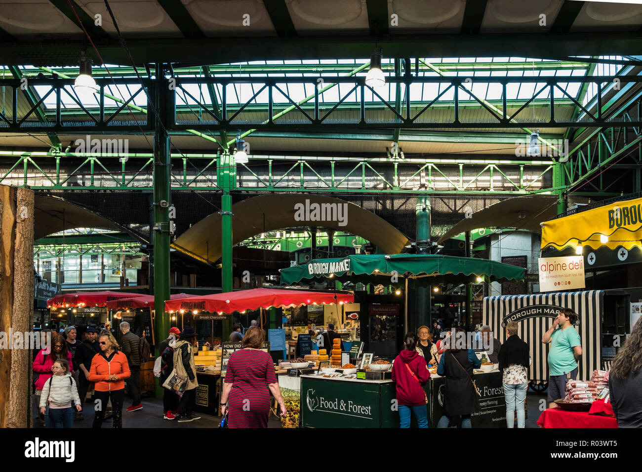 Borough Market im Stadtteil Southwark ist einer der größten und ältesten Märkte in London, England, Großbritannien Stockfoto