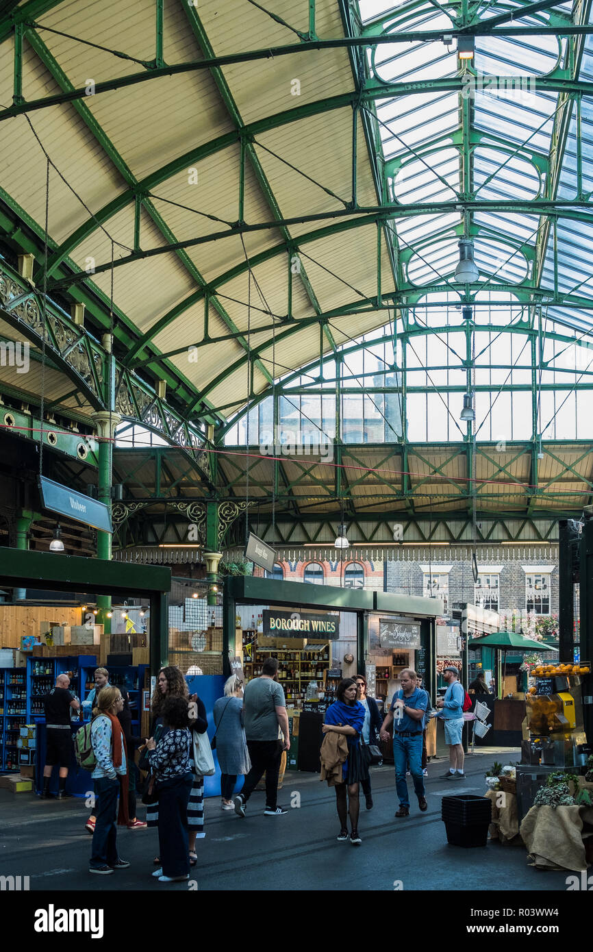 Borough Market im Stadtteil Southwark ist einer der größten und ältesten Märkte in London, England, Großbritannien Stockfoto