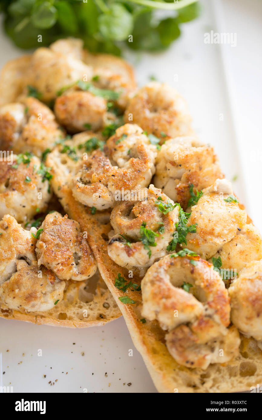 Soft Hering Rehe oder Milt, von männlichen Heringe gekauft von einem Supermarkt in Großbritannien. Sie haben BLANCHIERT wurde in kochendem Wasser zu unternehmen bevor fryin Stockfoto