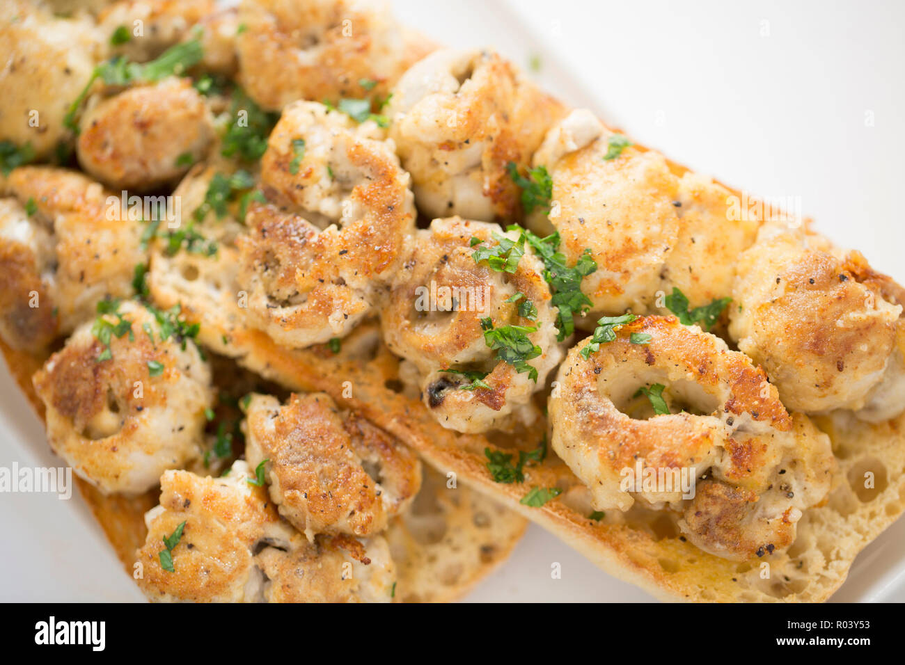 Soft Hering Rehe oder Milt, von männlichen Heringe gekauft von einem Supermarkt in Großbritannien. Sie haben BLANCHIERT wurde in kochendem Wasser zu unternehmen bevor fryin Stockfoto