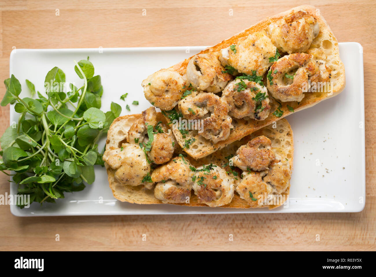 Soft Hering Rehe oder Milt, von männlichen Heringe gekauft von einem Supermarkt in Großbritannien. Sie haben BLANCHIERT wurde in kochendem Wasser zu unternehmen bevor fryin Stockfoto