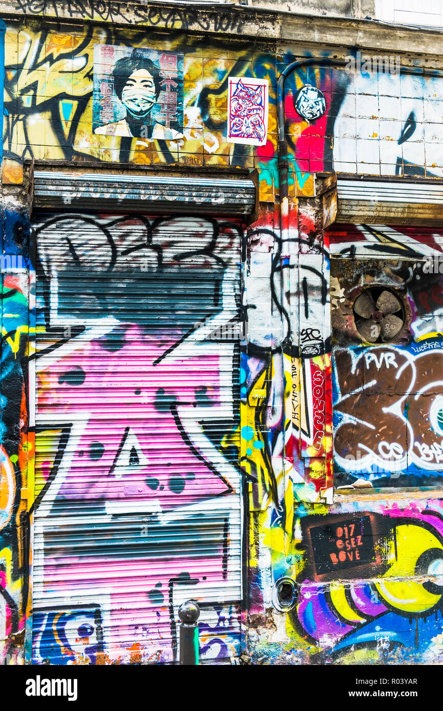 Grafitti bedeckte Wand, Belleville Nachbarschaft Stockfoto