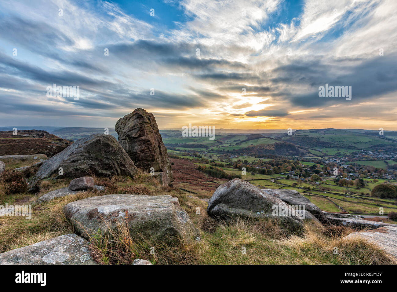 Schöne Landschaft Foto eines Sonnenuntergangs an Curbar Kante, Nationalpark Peak District, Derbyshire, England, Oktober 2018 Stockfoto