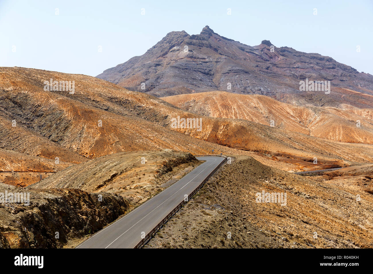 Kreuzung vulkanische Landschaft in Fuertevendura, Kanarische Inseln Stockfoto