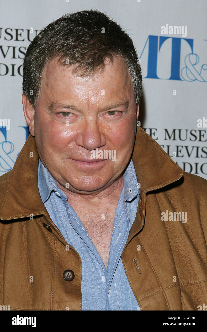 William Shatner im Museum F&T-Festival - Boston Legal Ankunft auf dem Direktor Gilde von Amerika in Los Angeles. März 15, 2005 ShatnerWilliam008 Red Carpet Event, Vertikal, USA, Filmindustrie, Prominente, Fotografie, Bestof, Kunst, Kultur und Unterhaltung, Topix Prominente Fashion/Vertikal, Besten, Event in Hollywood Leben - Kalifornien, Roter Teppich und backstage, USA, Film, Stars, Film Stars, TV Stars, Musik, Promis, Fotografie, Bestof, Kunst, Kultur und Unterhaltung, Topix, headshot, vertikal, eine Person aus dem Jahr 2005, Anfrage tsuni @ Gamm Stockfoto