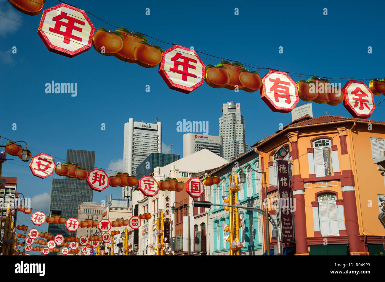 Singapur, Republik Singapur, bunte Straßenszene in Chinatown Stockfoto