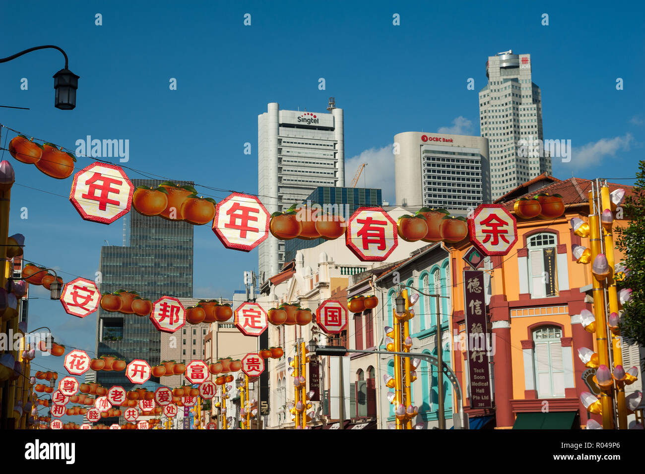 Singapur, Republik Singapur, bunte Straßenszene in Chinatown Stockfoto