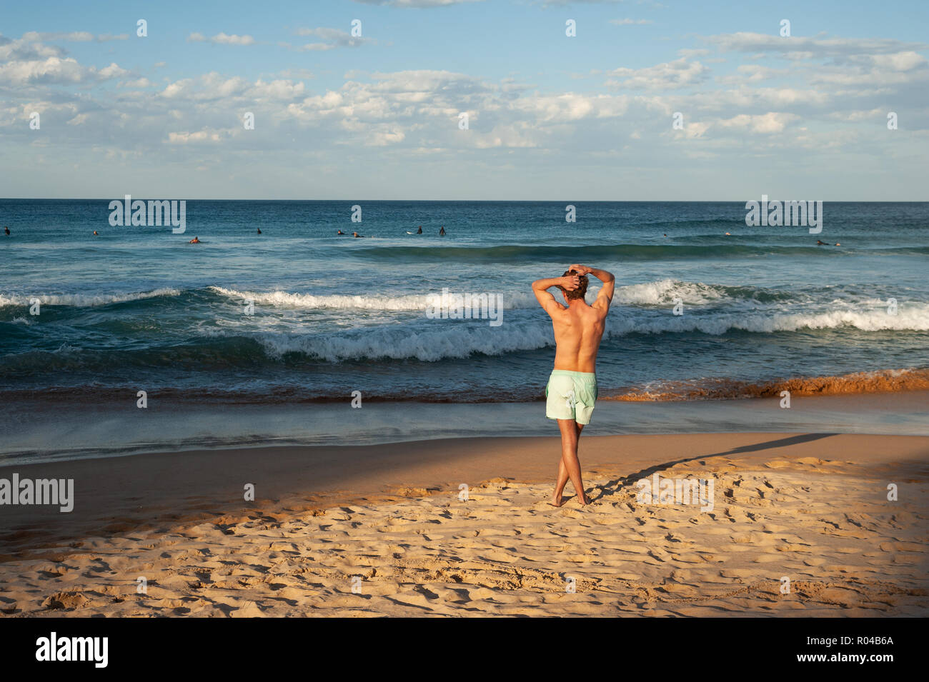 Sydney, Australien, junger Mann auf Manly Beach Stockfoto