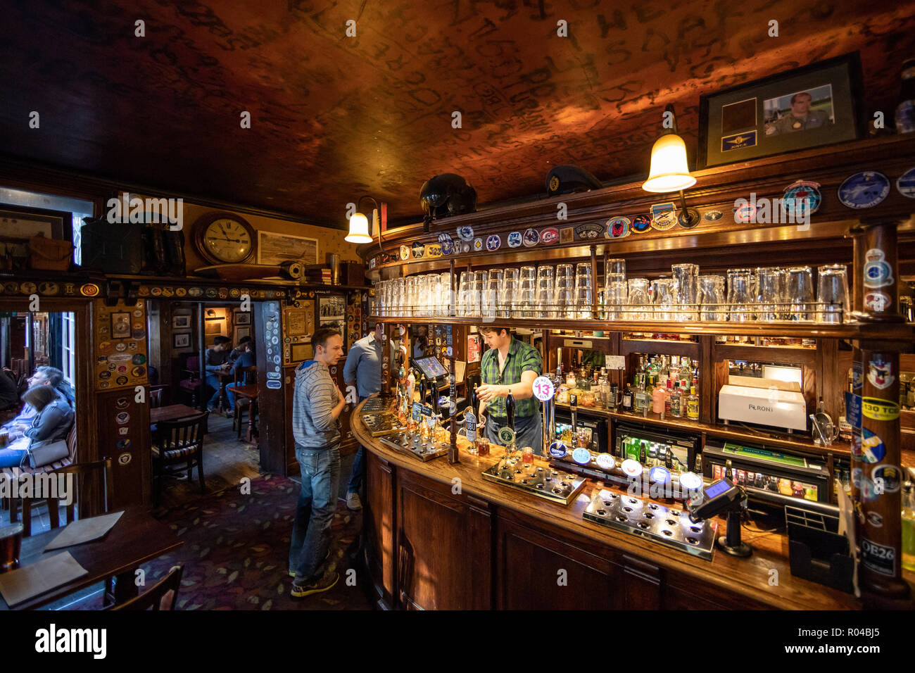 Der Eagle Public House. Von Corpus Christi College seit 1566 und derzeit von Greene King Brauerei im Besitz verwaltet Stockfoto