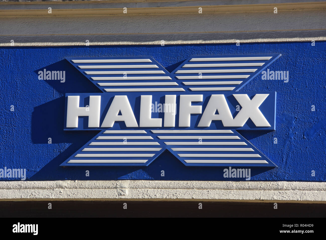 Halifax Bank Logo oben Bankfiliale Vereinigtes Königreich Stockfoto