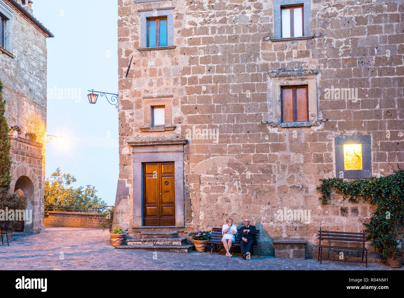 Civita di Bagnoregio in der Nacht, in der Provinz von Viterbo, Latium, Italien, Europa Stockfoto