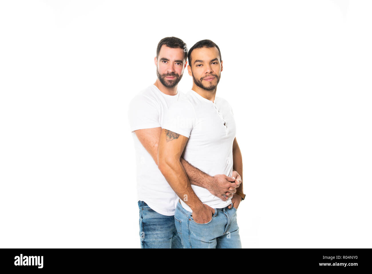 Junge Homosexuelle Homosexuelles Paar lieben einander auf einem weißen Hintergrund. Stockfoto