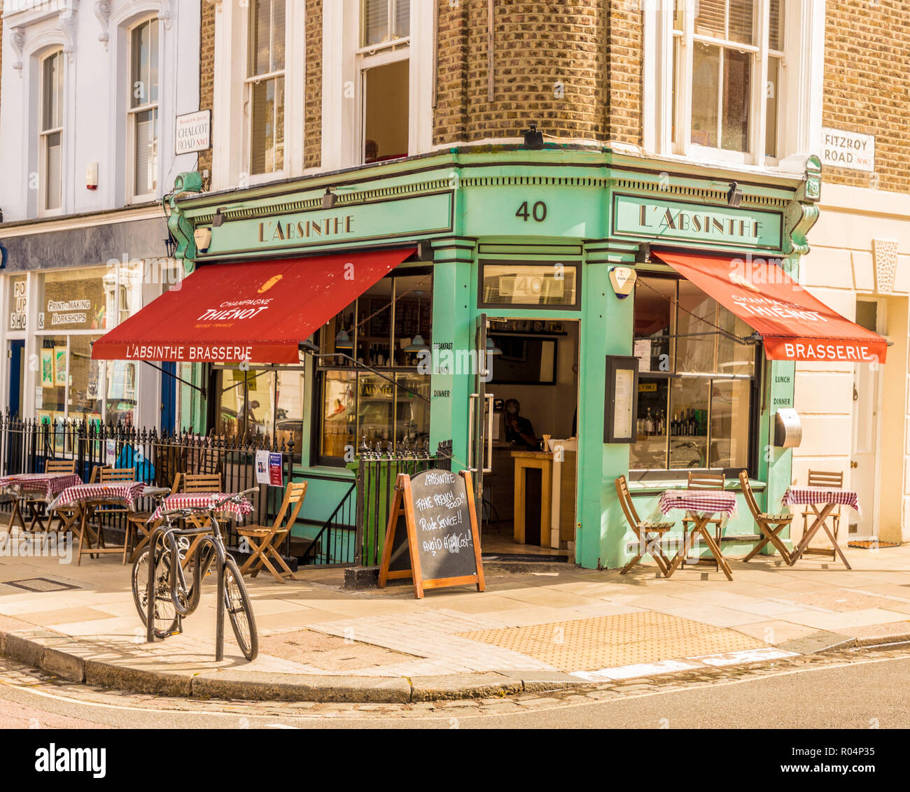 Die hübsche L'Absinthe Restaurant und Café in Primrose Hill, London, England, Vereinigtes Königreich, Europa Stockfoto