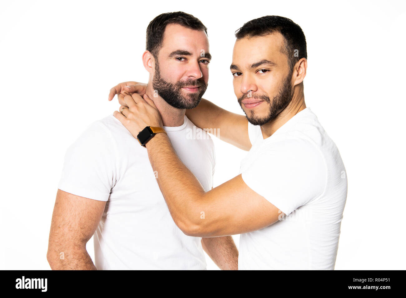 Junge Homosexuelle Homosexuelles Paar lieben einander auf einem weißen Hintergrund. Stockfoto