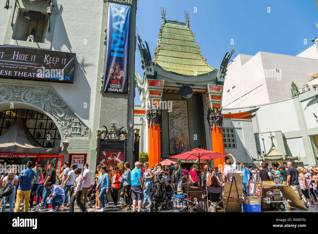 Blick auf Grauman's Chinese Theatre am Hollywood Boulevard, Hollywood, Los Angeles, Kalifornien, Vereinigte Staaten von Amerika, Nordamerika Stockfoto