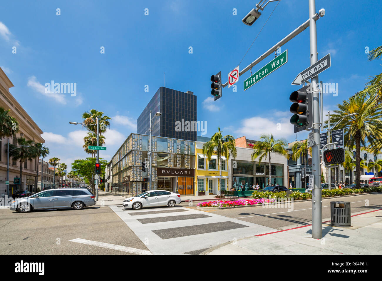Blick auf Geschäfte am Rodeo Drive, Beverly Hills, Los Angeles, Kalifornien, Vereinigte Staaten von Amerika, Nordamerika Stockfoto