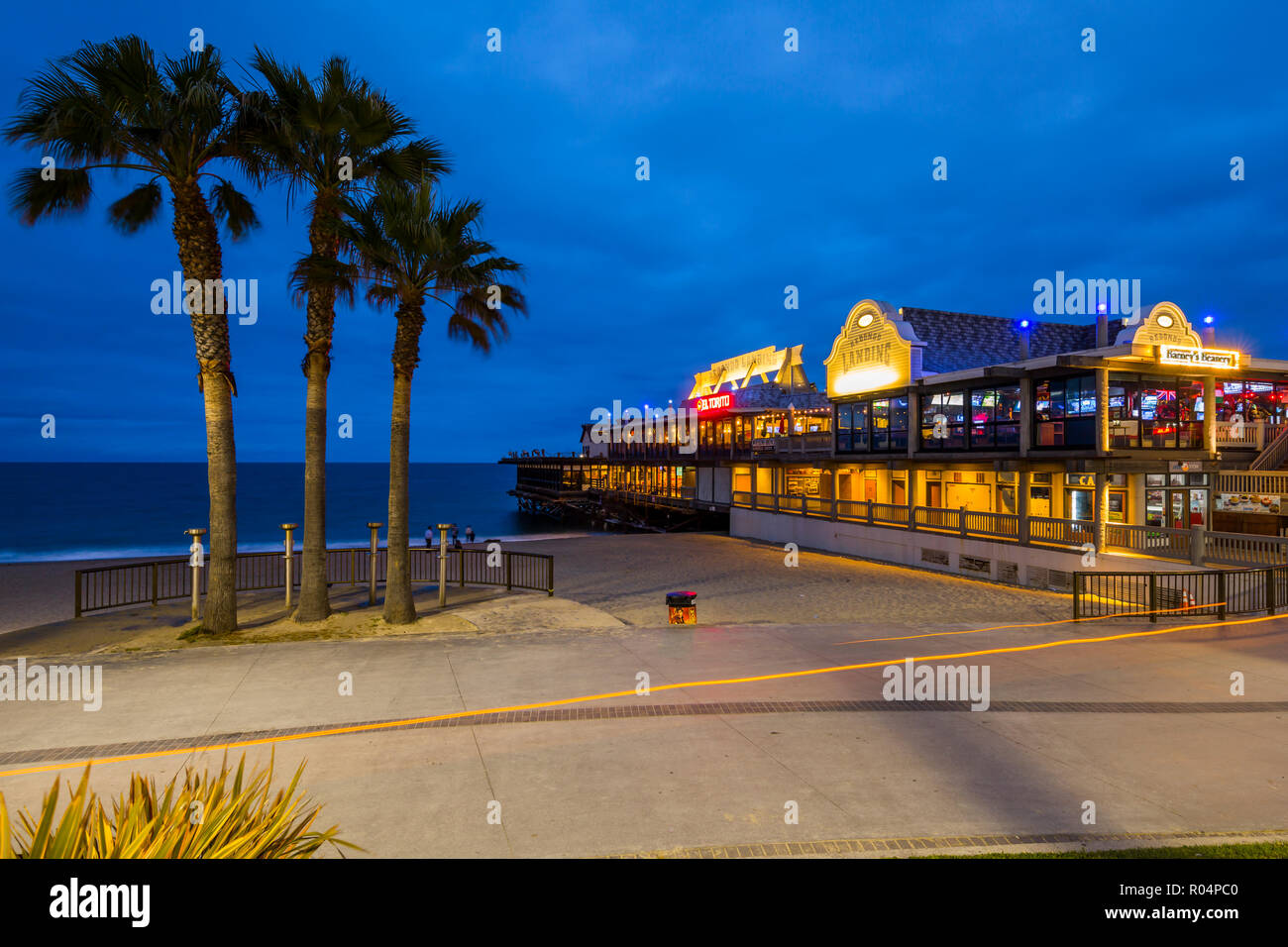Anzeigen von Redondo pier direkt am Meer in der Dämmerung, Los Angeles, Kalifornien, Vereinigte Staaten von Amerika, Nordamerika Stockfoto